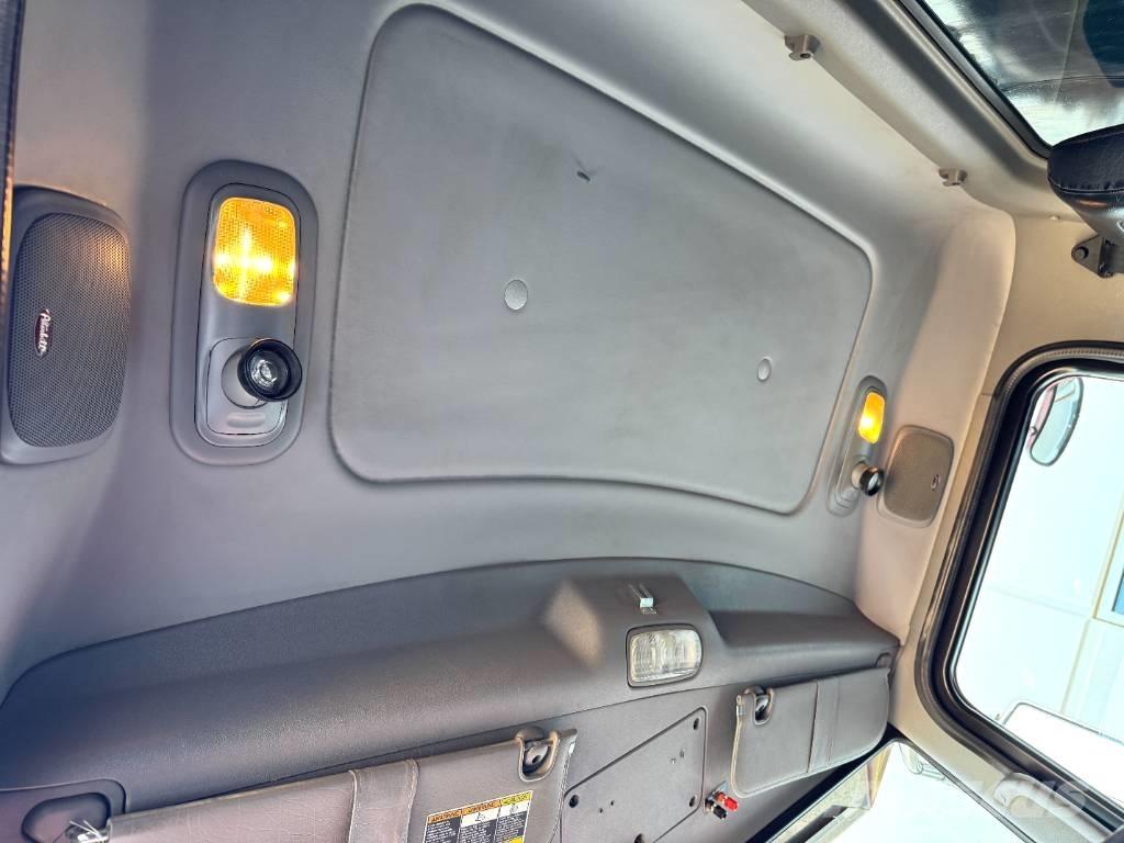 Peterbilt 367 Savivarčių priekabų vilkikai