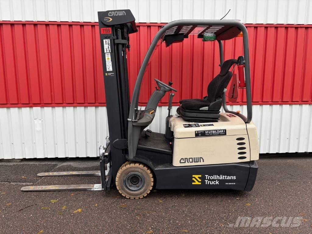 Crown SC3220 Elektriniai šakiniai krautuvai