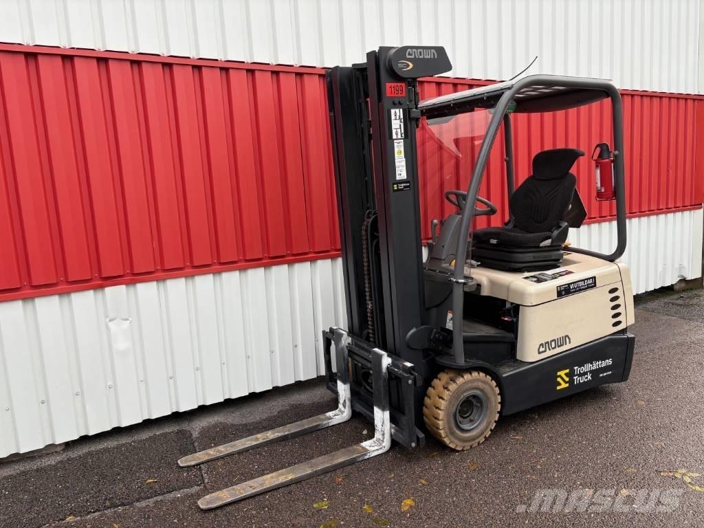 Crown SC3220 Elektriniai šakiniai krautuvai
