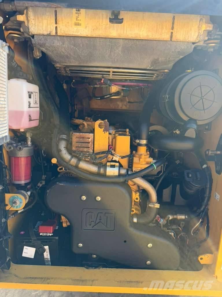 CAT 279 D3 Krautuvai su šoniniu pasukimu