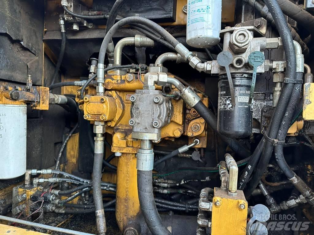 CAT 325DL Vikšriniai ekskavatoriai