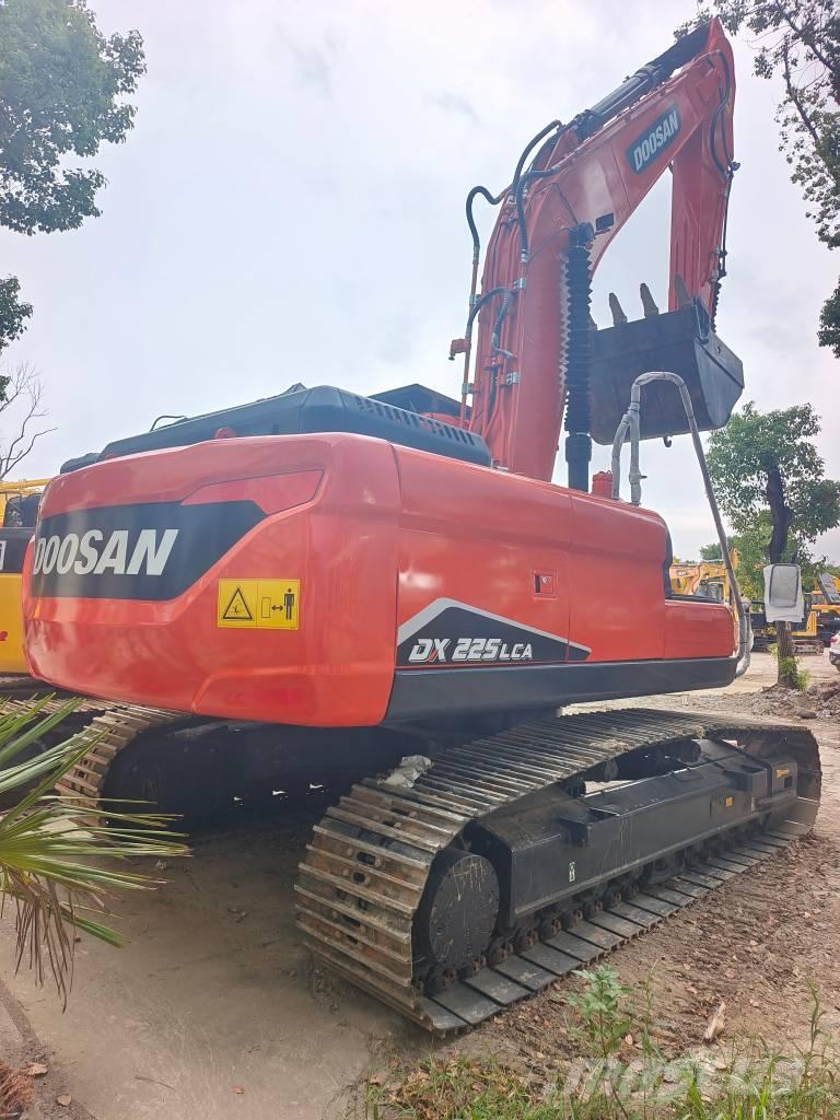 Doosan DX 225 LCA Vikšriniai ekskavatoriai