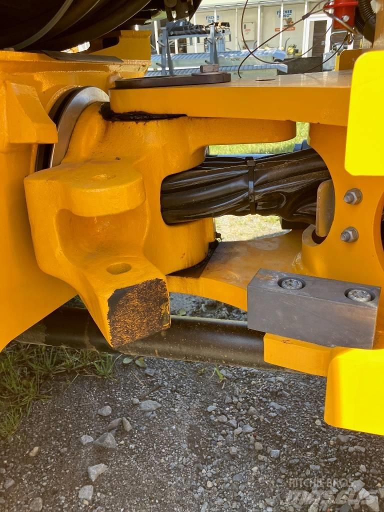 JCB TM 220 Naudoti ratiniai krautuvai