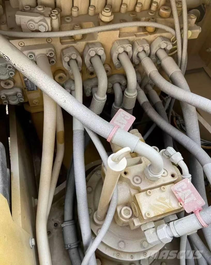 CAT 323 Vikšriniai ekskavatoriai