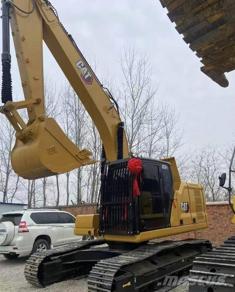 CAT 323 Vikšriniai ekskavatoriai