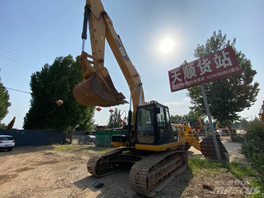 CAT 324D Vikšriniai ekskavatoriai