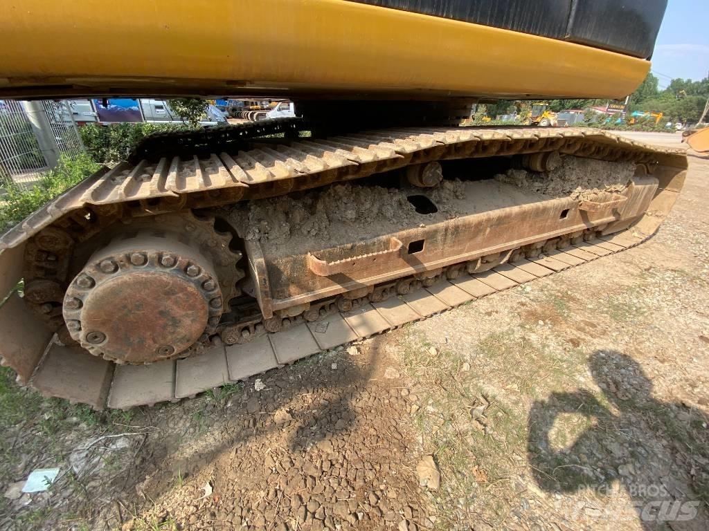 CAT 324D Vikšriniai ekskavatoriai