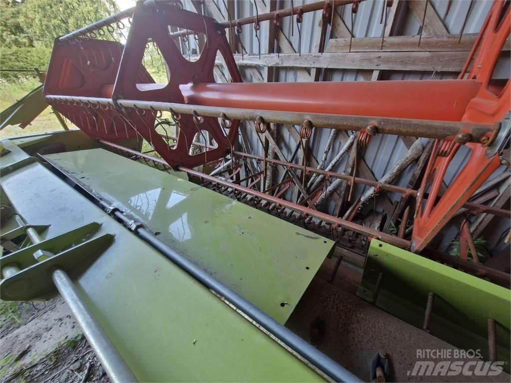 CLAAS C600 Derliaus nuėmimo kombainų galvos