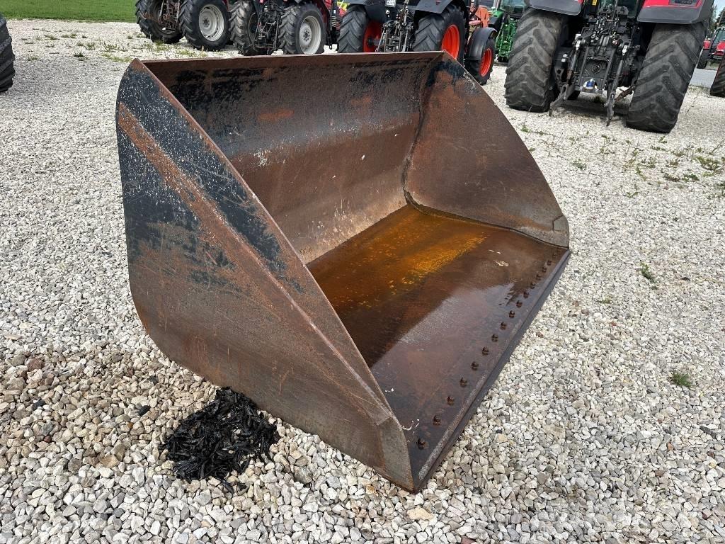 ŁYŻKA MANITOU 2,4 M Kiti krovimo ir kasimo mechanizmai ir jų priedai
