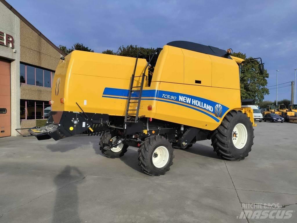 New Holland TC 5.90 Derliaus nuėmimo kombainai