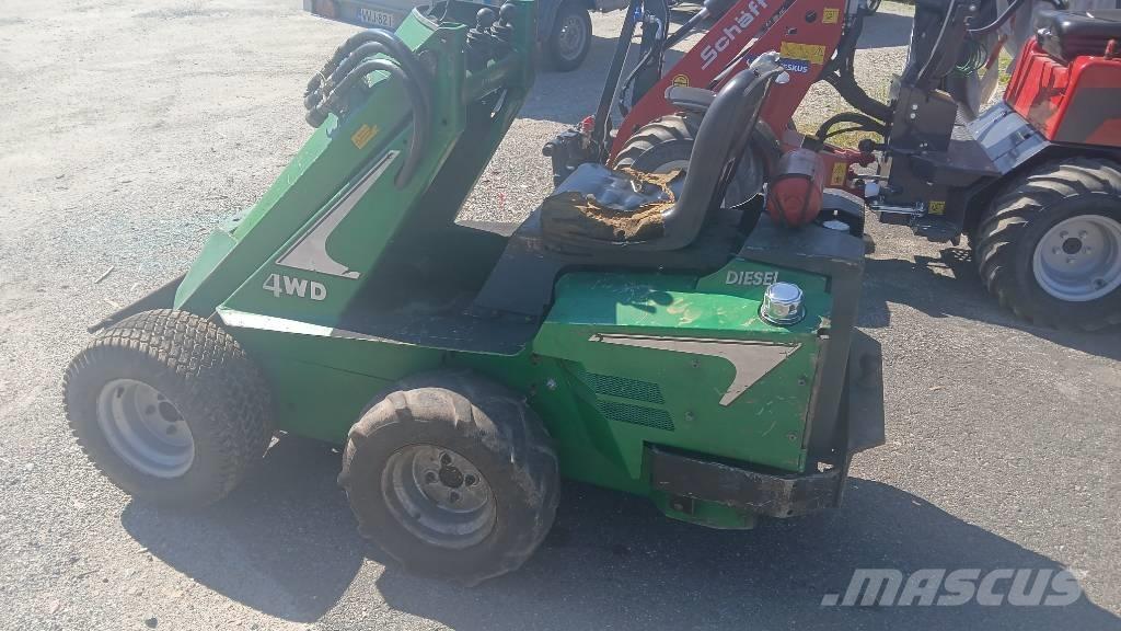 Avant 320 Daugiafunkciniai pakrovėjai
