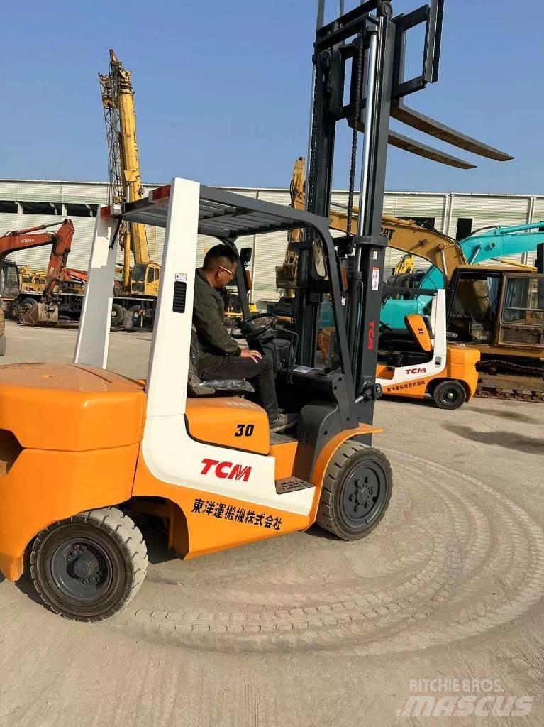 TCM FD30T6 Dyzeliniai krautuvai