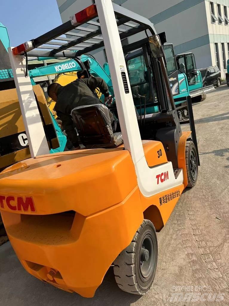 TCM FD30T6 Dyzeliniai krautuvai