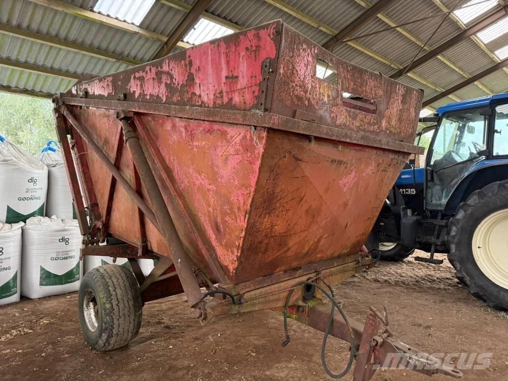  vogn Savivartės priekabos