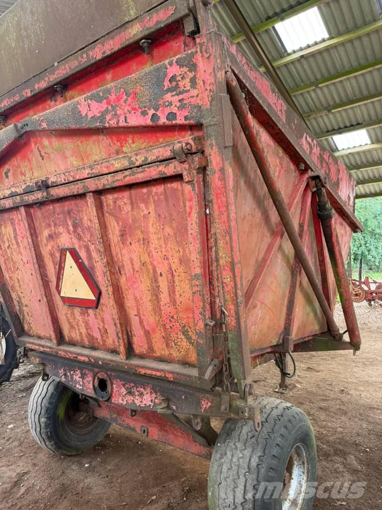  vogn Savivartės priekabos