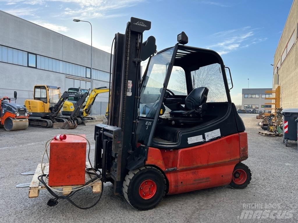 Linde E 25 Elektriniai šakiniai krautuvai