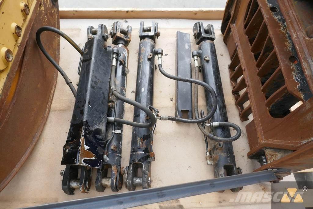 CAT 525D Grapple Transportas - Kita