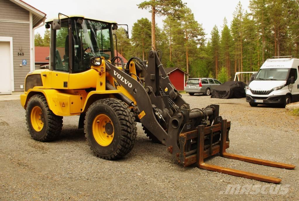 Volvo L 35 G Naudoti ratiniai krautuvai