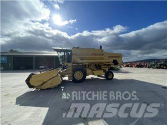 New Holland TX 34 Derliaus nuėmimo kombainai