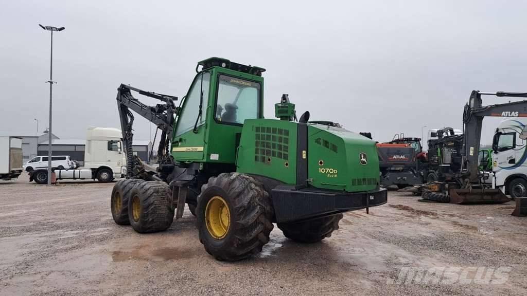 John Deere 1070 D Miško technika (Harvesteriai)