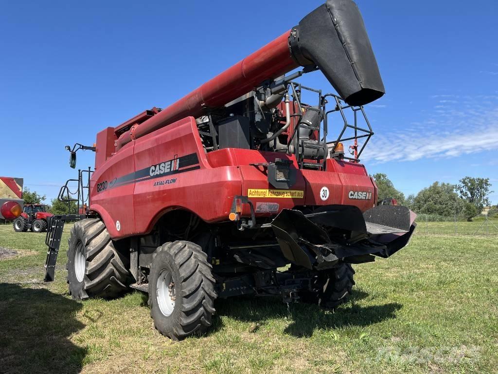 Case IH AF 8230 Derliaus nuėmimo kombainai