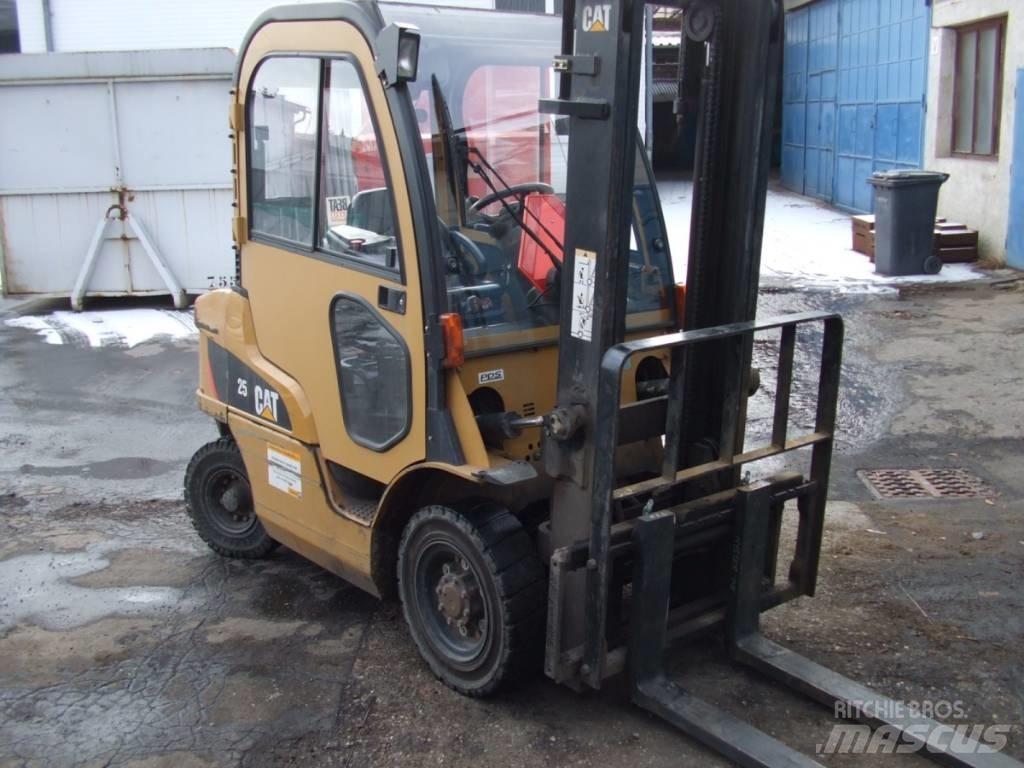 CAT lift truck DP25N Dyzeliniai krautuvai