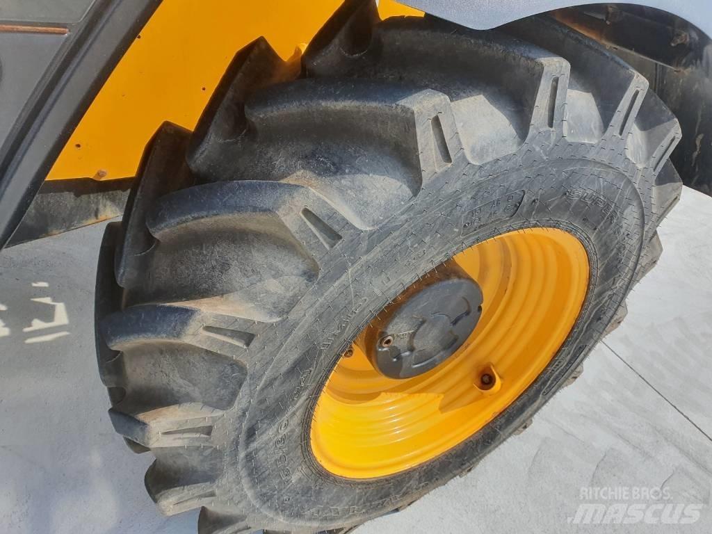 JCB 531-70 - BC25 Teleskopiniai krautuvai