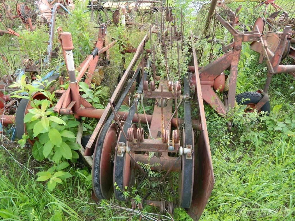 PZ 2400 Šieno grėbliai ir vartytuvai