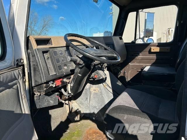 International 4900 Naudoti vilkikai