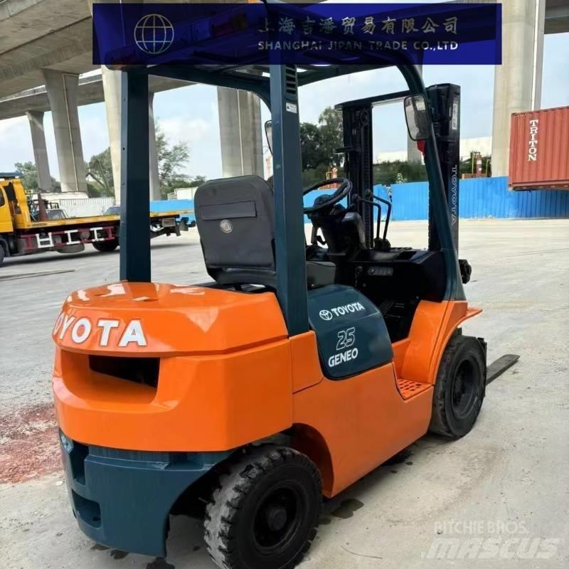 Toyota 25 Dyzeliniai krautuvai
