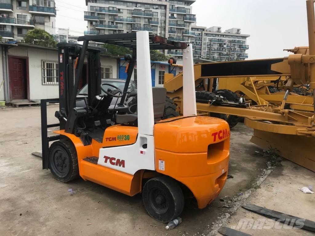 TCM FD 30 Dyzeliniai krautuvai