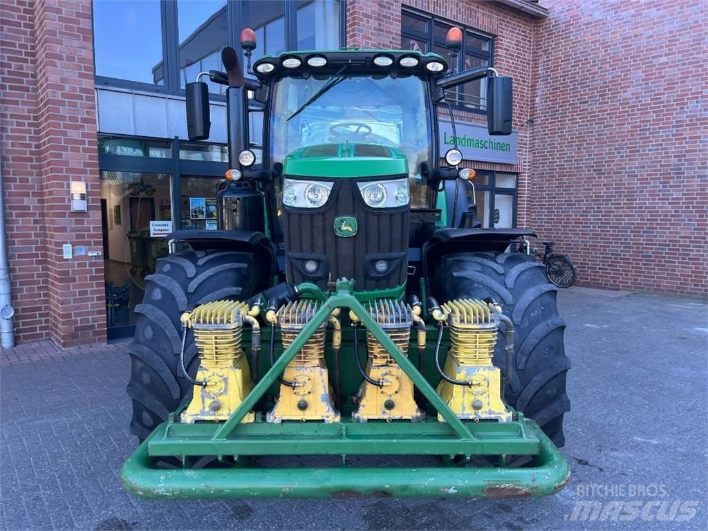 John Deere 6215R Traktoriai