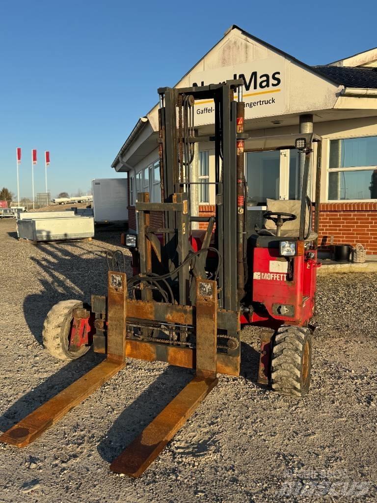 Moffett M4 25.3 Dyzeliniai krautuvai
