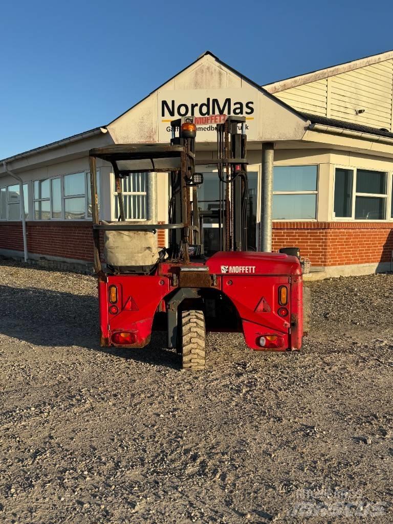 Moffett M4 25.3 Dyzeliniai krautuvai