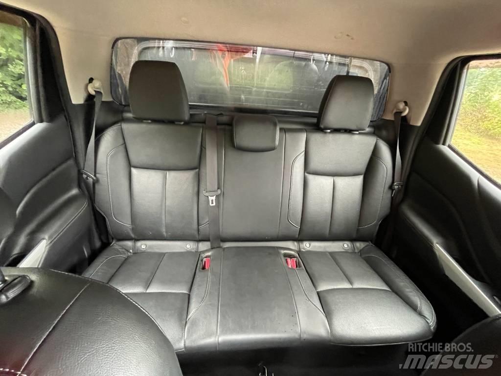 Nissan Navara Pikapai / Bortiniai sunkvežimiai