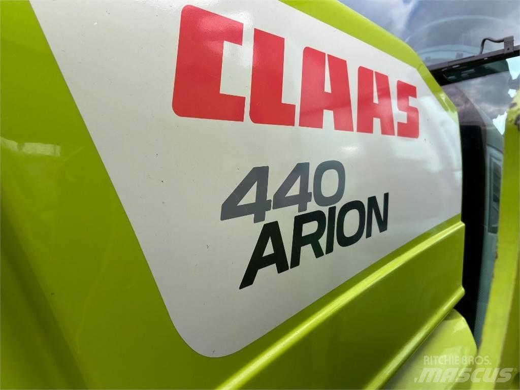 CLAAS Arion 440 Traktoriai