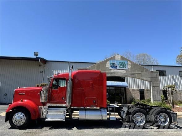 Kenworth W900L Statyba - Kita