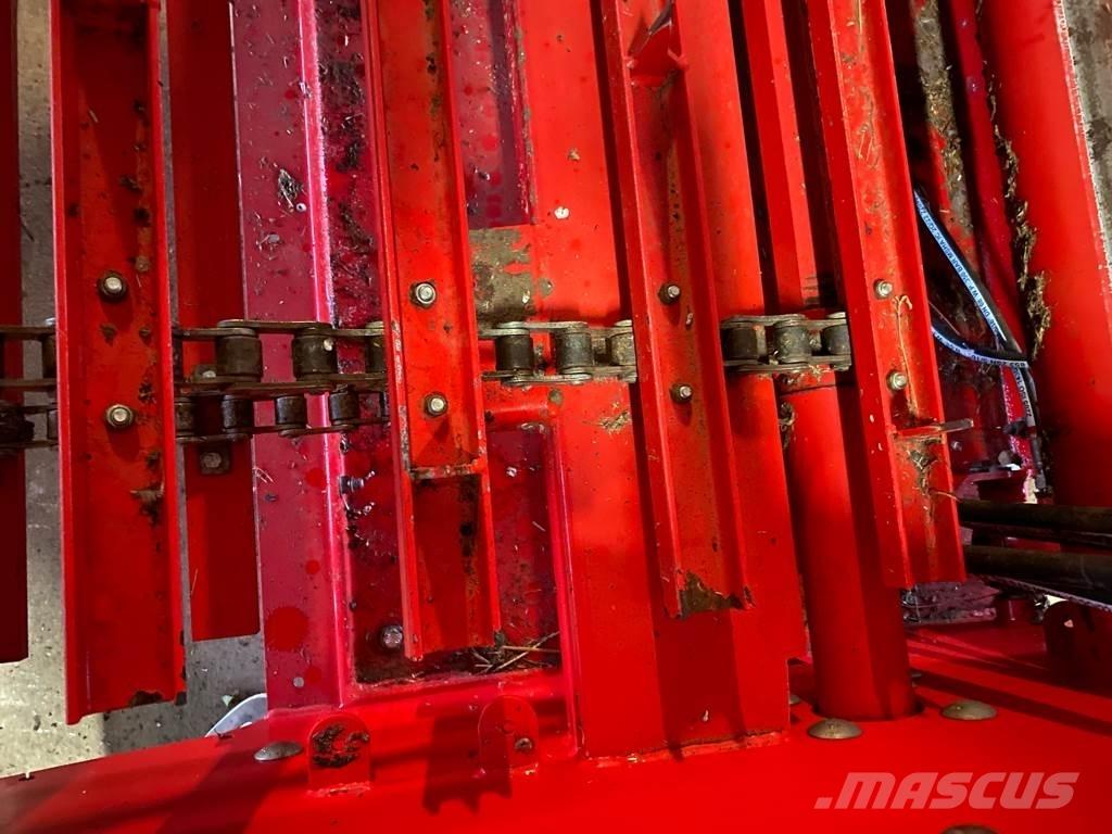 Silofarmer DB18 Ryšulių smulkinimo, pjaustymo ir išvyniojimo įrenginiai