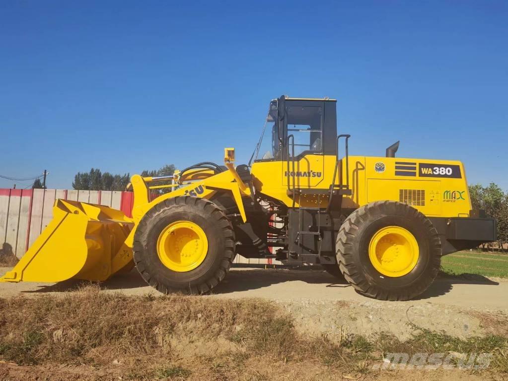 Komatsu WA 320 Naudoti ratiniai krautuvai