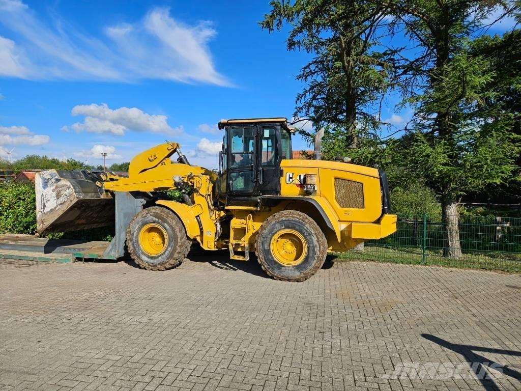 CAT 930 M Naudoti ratiniai krautuvai