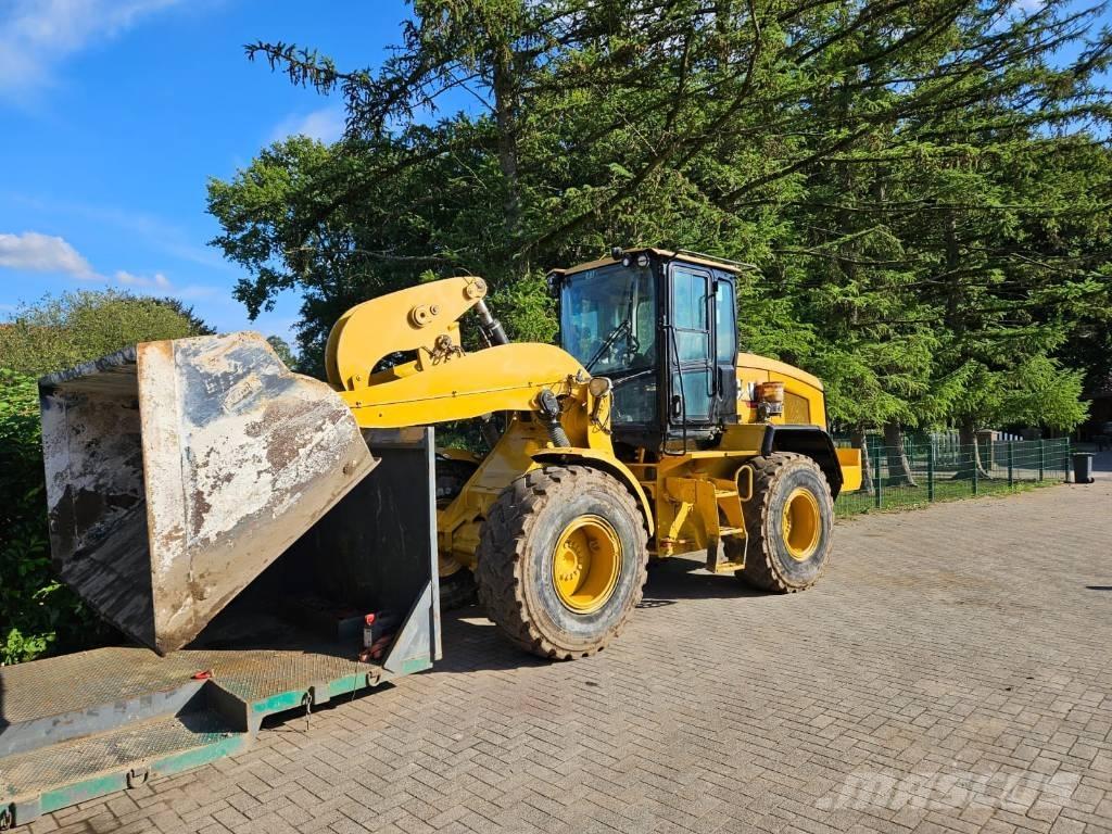 CAT 930 M Naudoti ratiniai krautuvai
