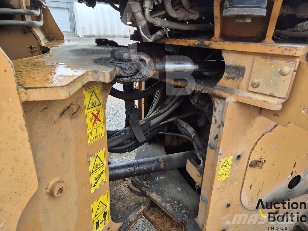 CASE 621 D Naudoti ratiniai krautuvai