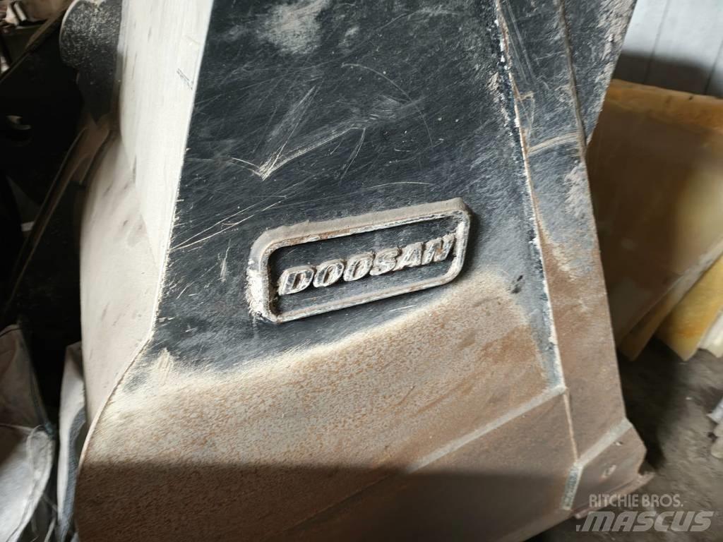 Doosan DL 320-7 Naudoti ratiniai krautuvai