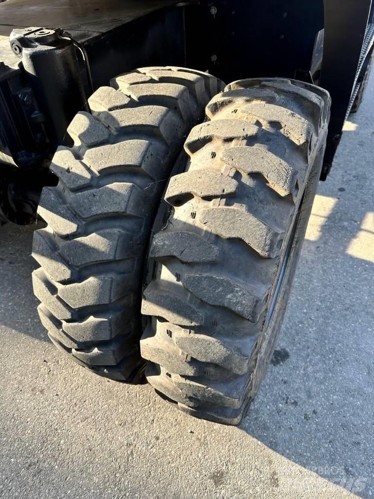 CAT M 318 F Ratiniai ekskavatoriai