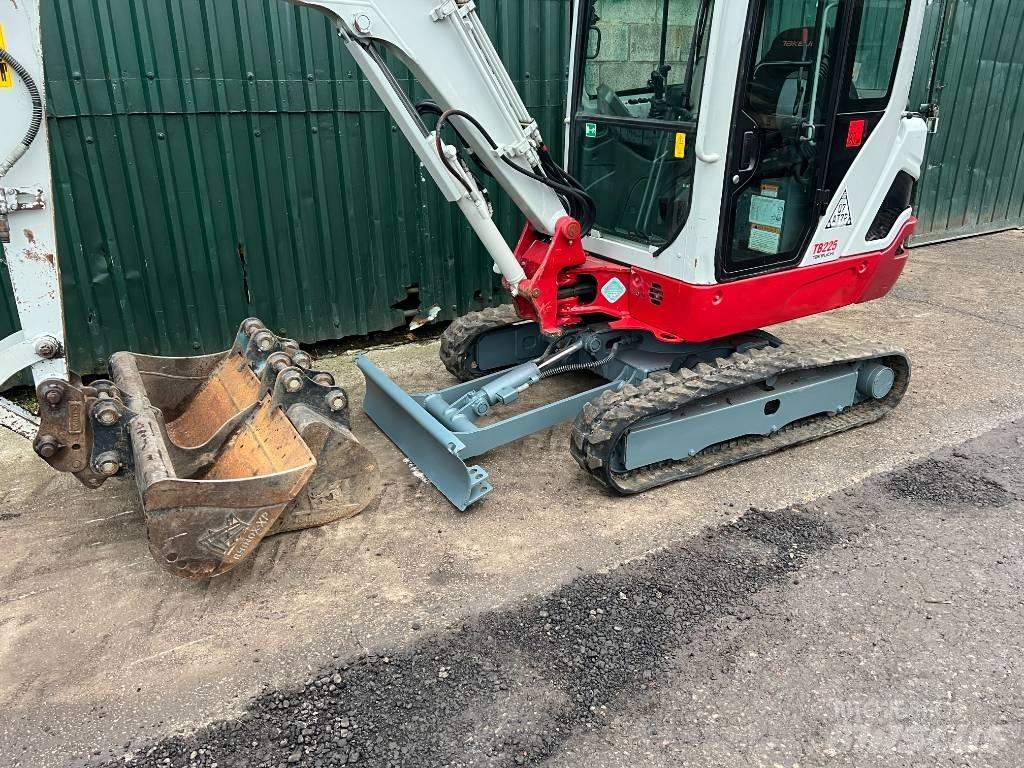 Takeuchi TB225 Mini ekskavatoriai < 7 t