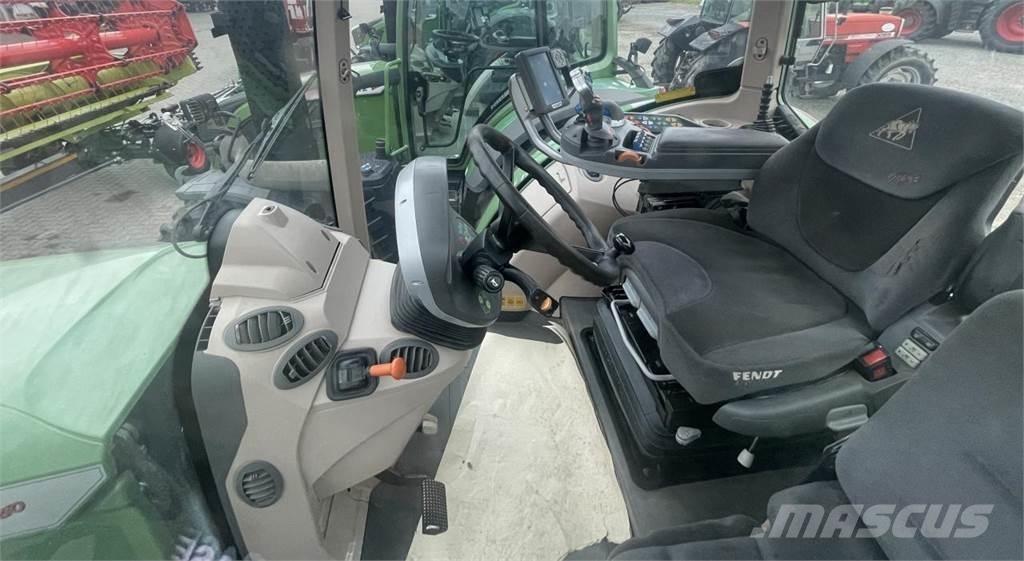 Fendt 820 Vario Traktoriai