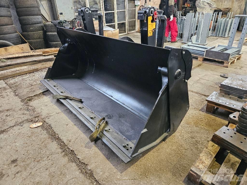 JCB 4 CX Kaušai