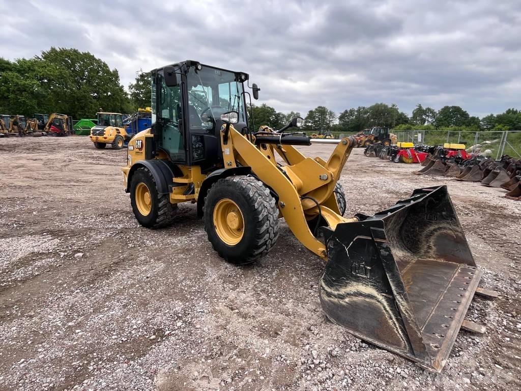 CAT 908M Naudoti ratiniai krautuvai