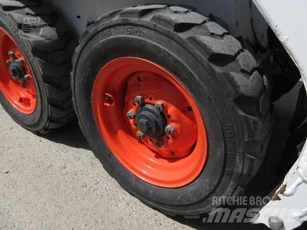Bobcat 553 Krautuvai su šoniniu pasukimu