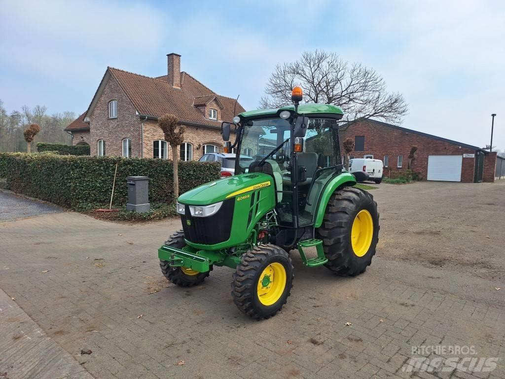 John Deere 4049R Naudoti kompaktiški traktoriai